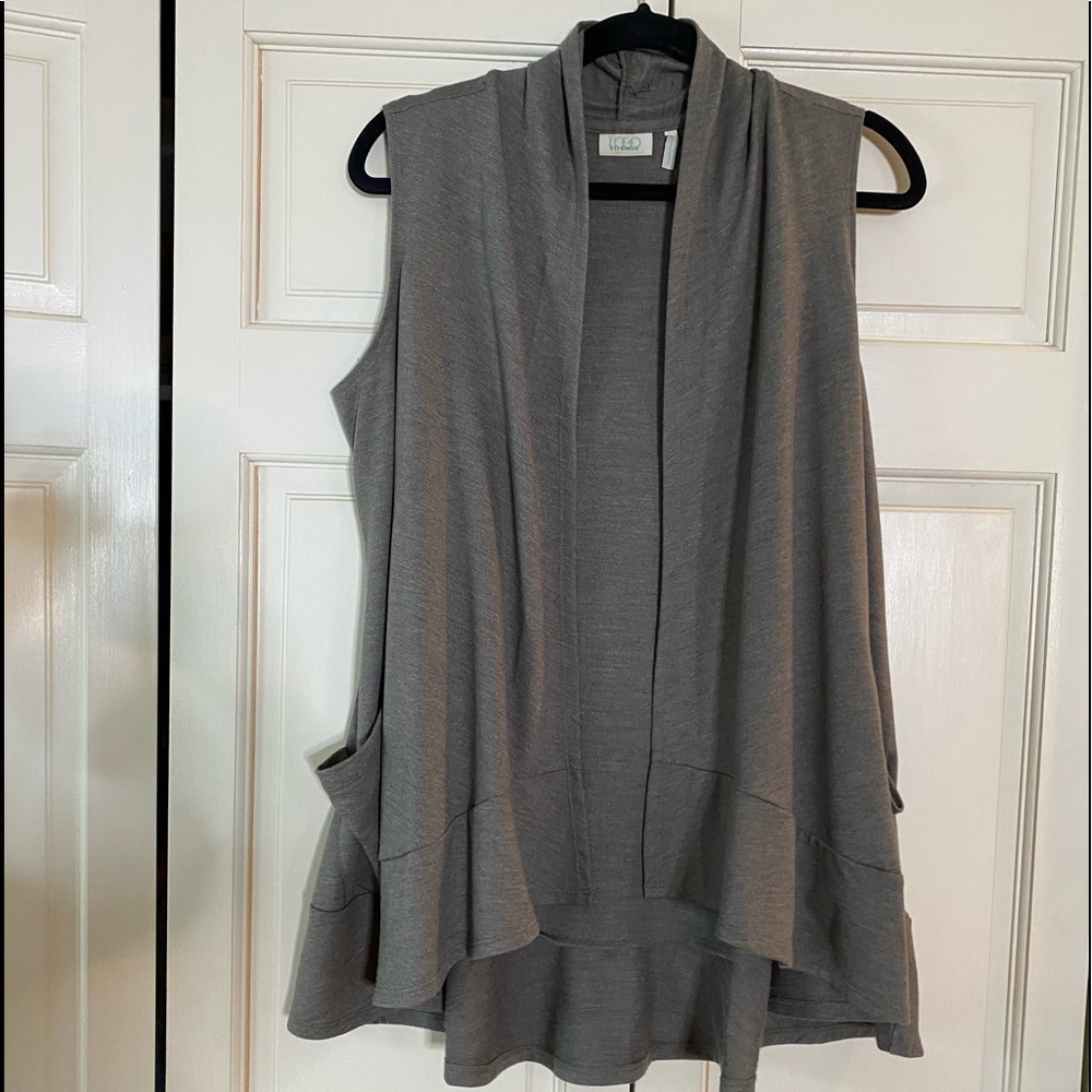 LOGO Lounge Lori Goldstein olive sleeveless vest with pockets, size small